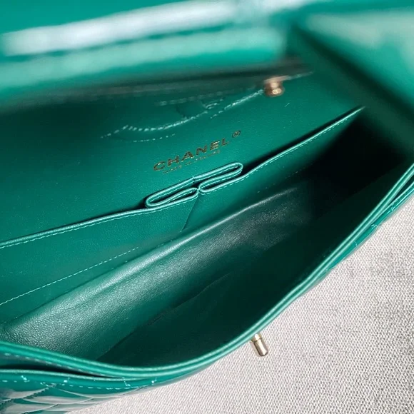 SOLD Chanel medium double flap in green patent leather gold hardware - Picture 11 of 12